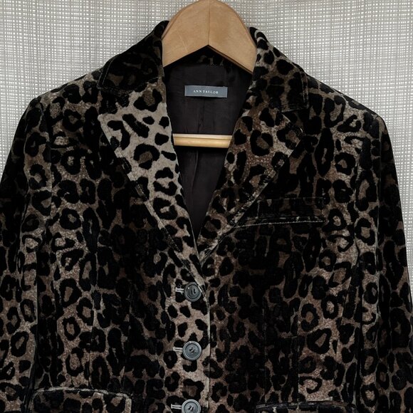 VINTAGE Ann Taylor Animal Print Leopard Print Velvet Blazer with Embroidered A… - Picture 3 of 12